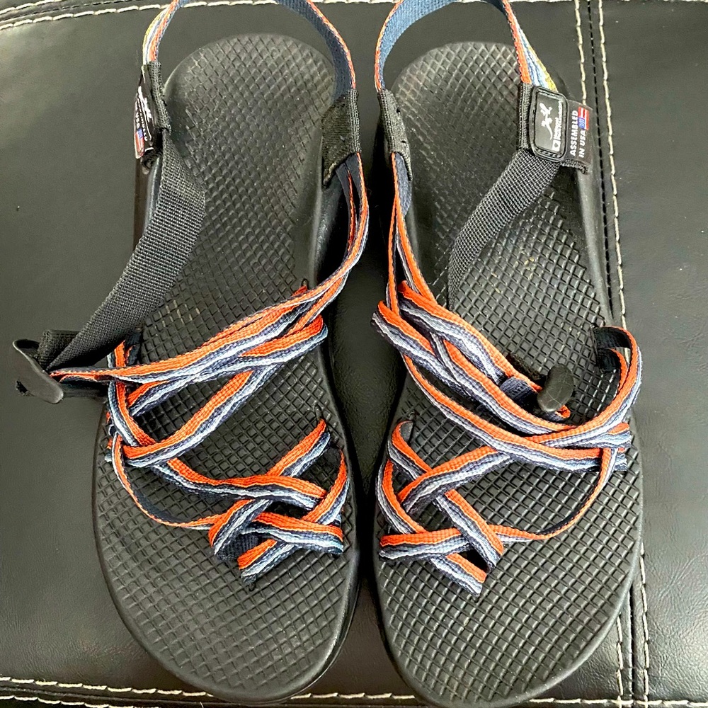 Women’s Chacos sandals!!